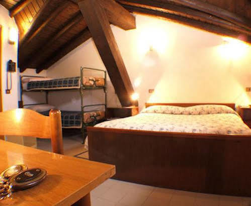 Hotel Rondanino Lanzo dʼIntelvi エクステリア 写真
