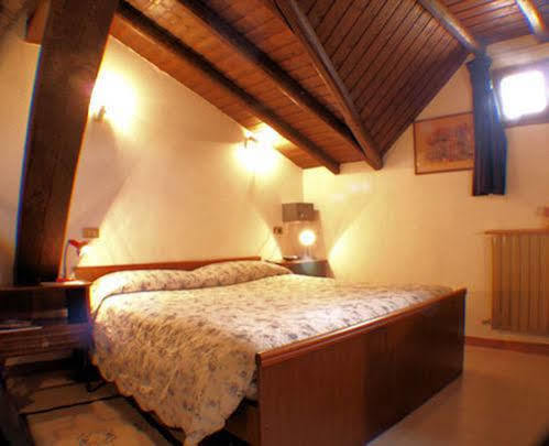 Hotel Rondanino Lanzo dʼIntelvi エクステリア 写真