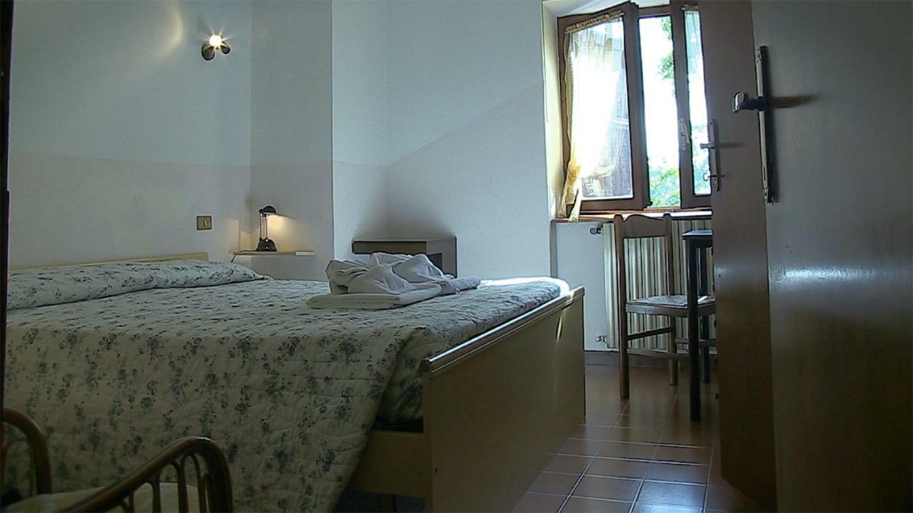 Hotel Rondanino Lanzo dʼIntelvi エクステリア 写真