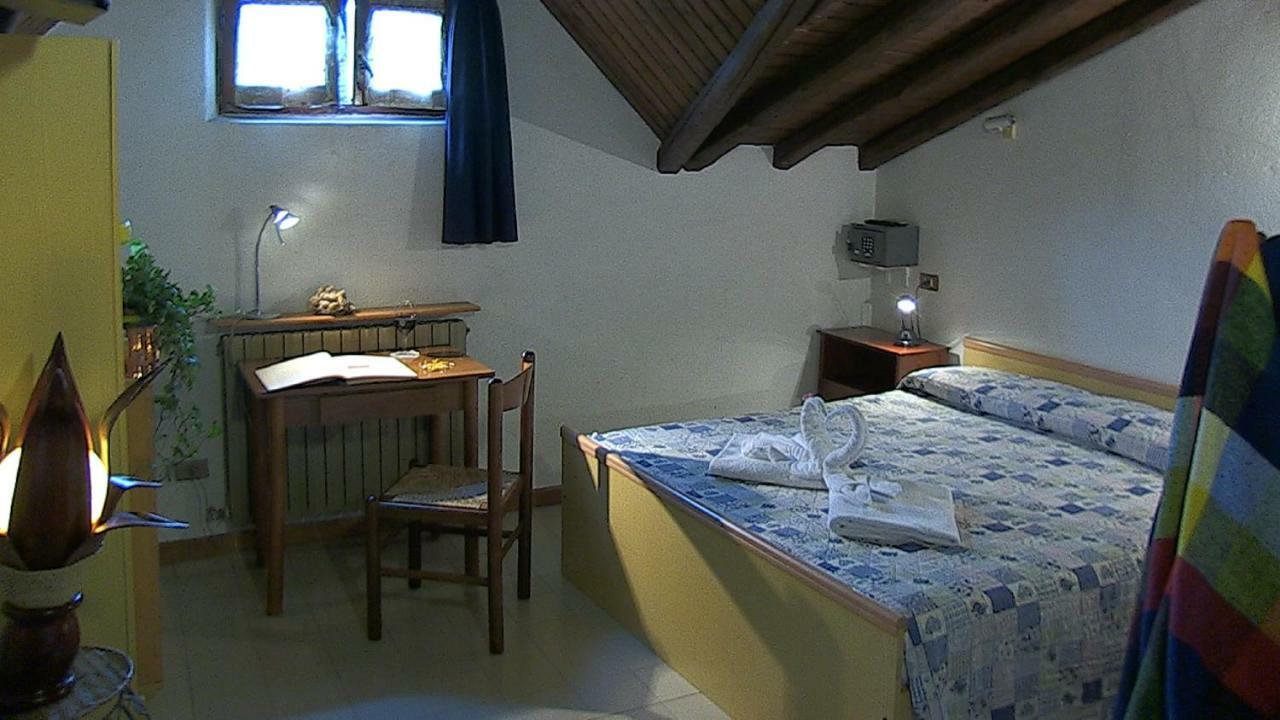 Hotel Rondanino Lanzo dʼIntelvi エクステリア 写真