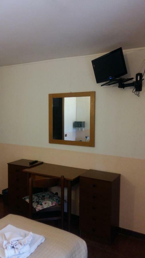 Hotel Rondanino Lanzo dʼIntelvi エクステリア 写真