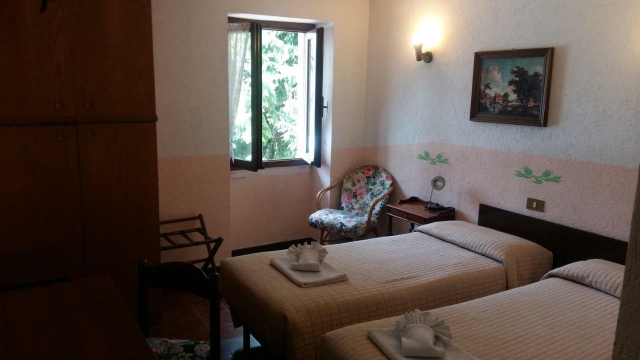 Hotel Rondanino Lanzo dʼIntelvi エクステリア 写真