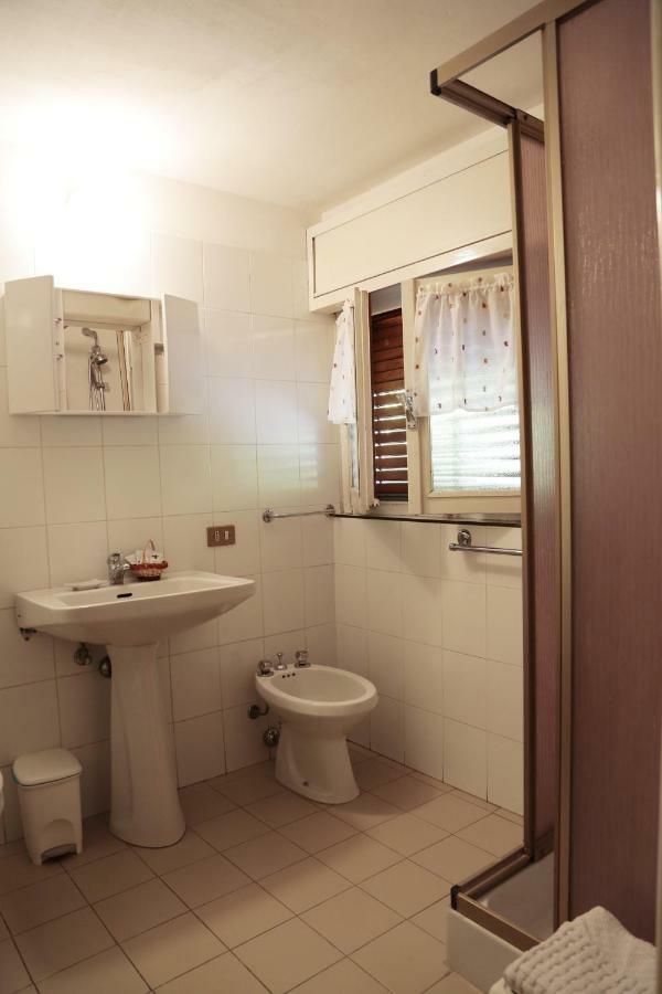 Hotel Rondanino Lanzo dʼIntelvi エクステリア 写真